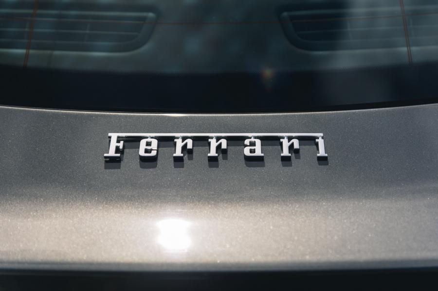 Логотип Ferrari F12berlinetta 2014 года  (UK) (фото 238 из 276)